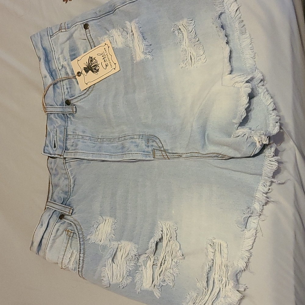 Light wash easel shorts size medium